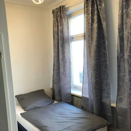Downtown - Privaterooms Homestay *